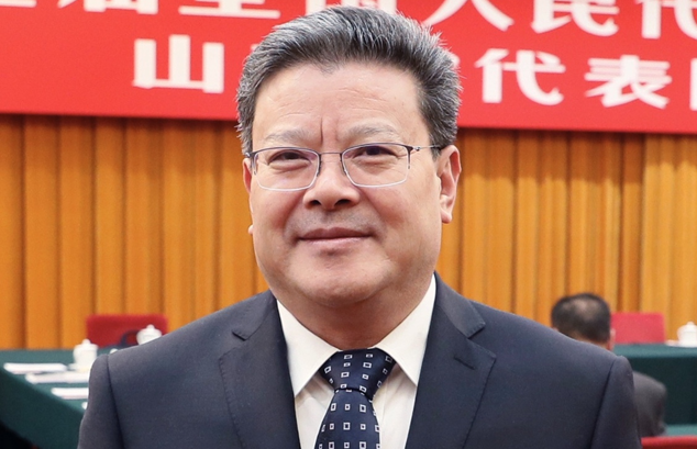  The mayor of Qingdao, Shandong Province, Meng Fanli,  in the Beijing Hotel
