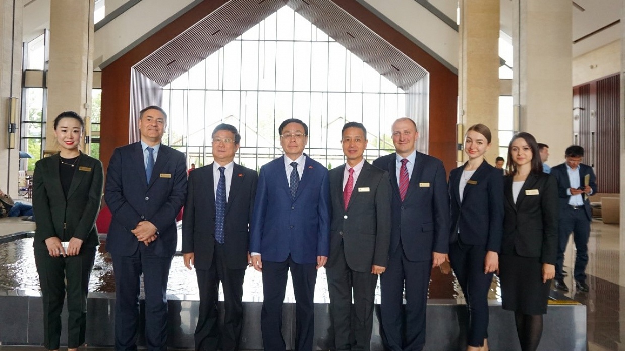 中国政协副主席何伟下榻北京饭店