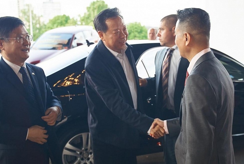  Li Zuocheng, Chief of General Staff of the Central Military Commission of the Communist Party of China, in the Beijing Hotel